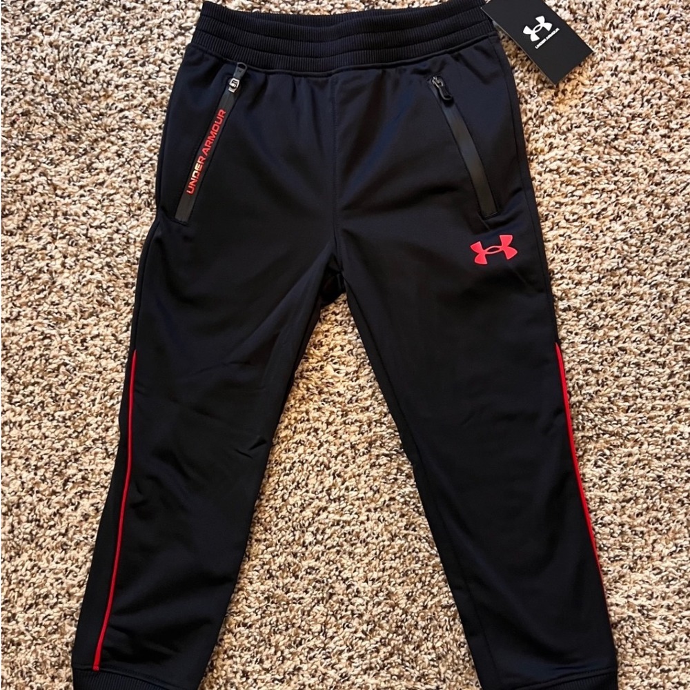 Under Armour Boys Black Red Track Pants Joggers Size 4 NWT